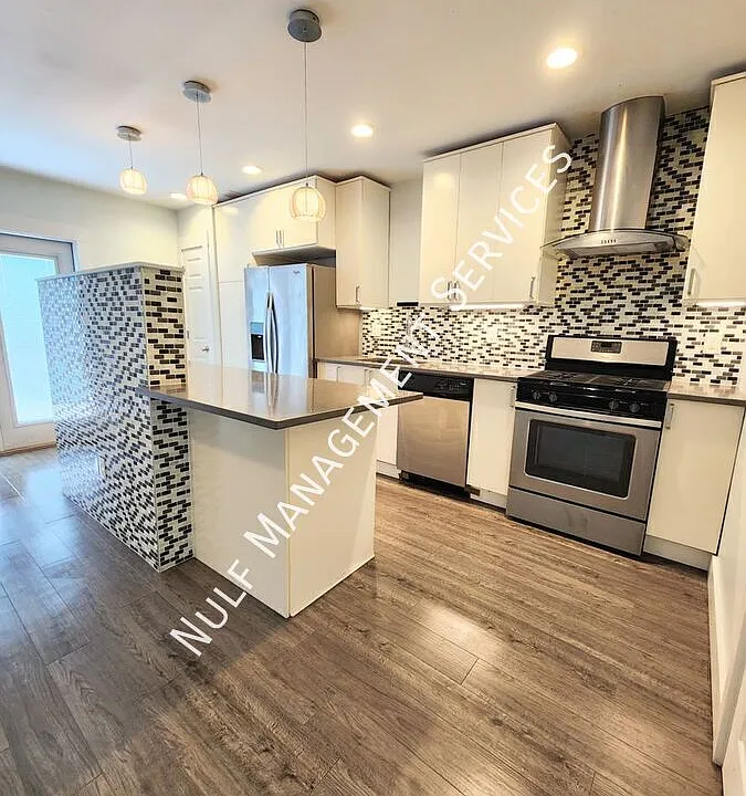 4552 Penn Ave #3