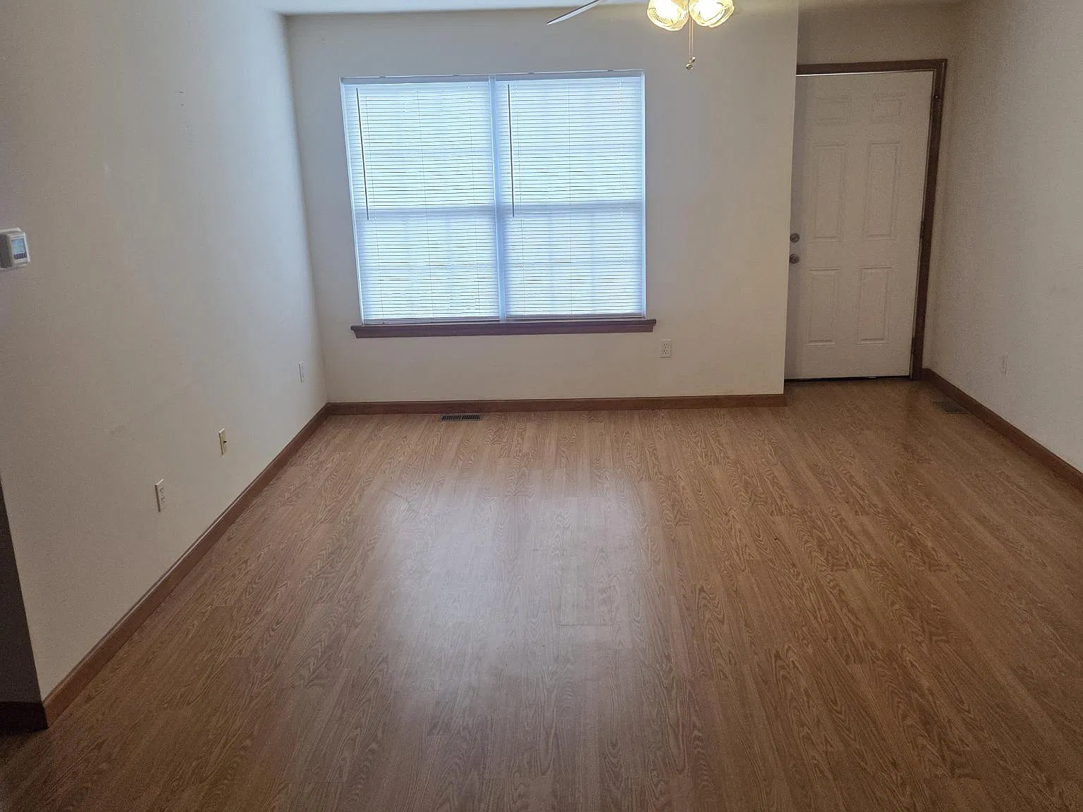2 bed, 1000 sqft, $1,400 — Photo 2