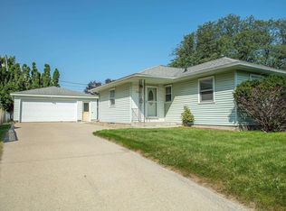 1260 Sheldon St, Waterloo, IA 50701
