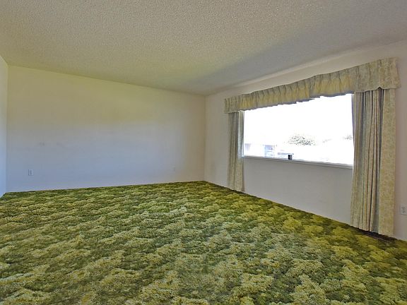 5th image of 1115 College Ct