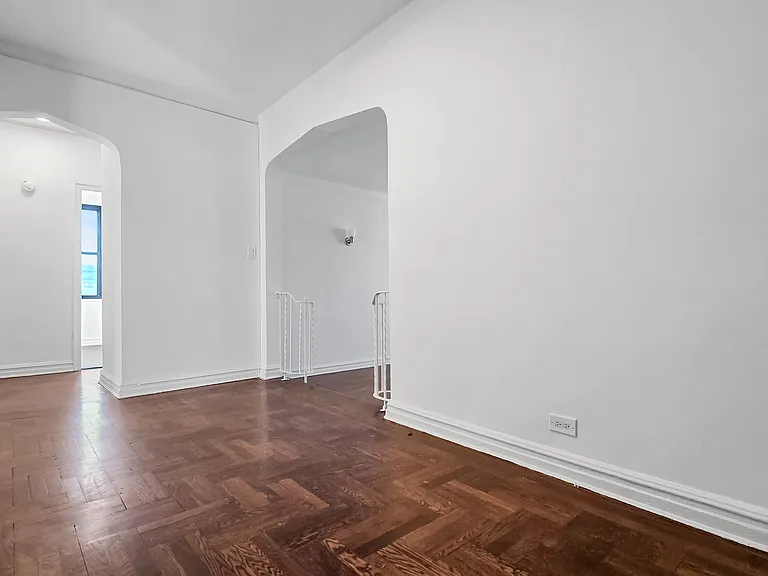 4980 Broadway #6C — Photo 9