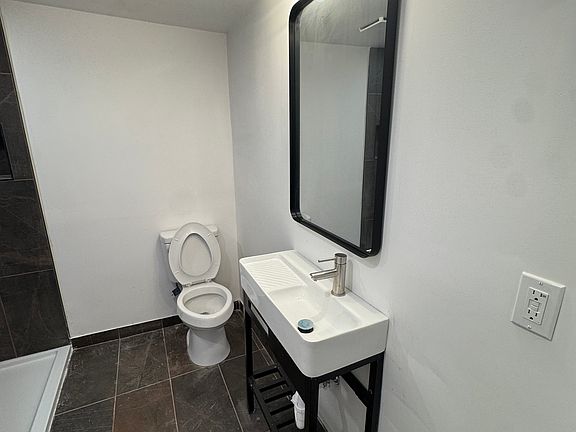 4th image of 839 S Jackson St #3
