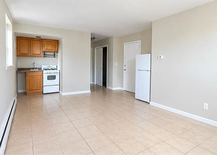 1st image of 3 Vanderbilt Pl #23