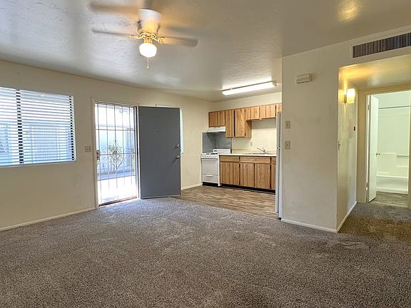 4th image of 301 W Merritt St #D