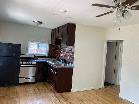 3rd image of 1005 Western Ave
