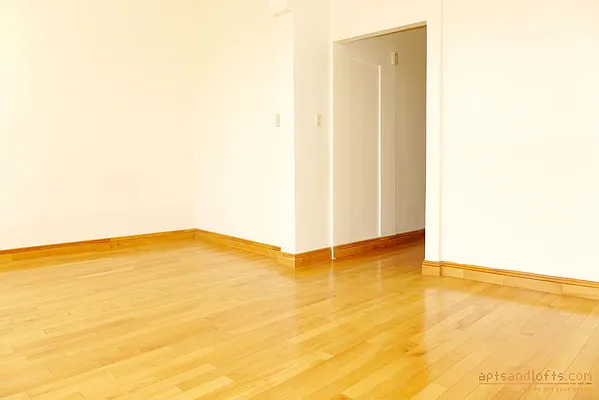 Rented by aptsandlofts.com | media 25