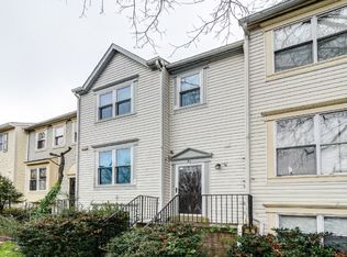 51 Kinsman View Cir, Silver Spring, MD 20901