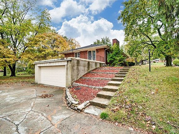 3rd image of 7484 Greenbank Ct