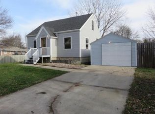 703 Vine Ct, Montgomery, MN 56069