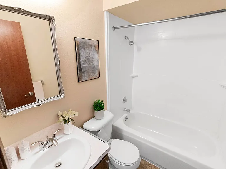 Collegewood Place Apartments — Photo 10