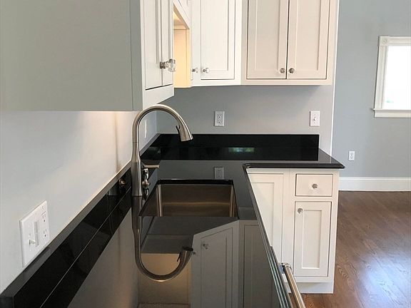 4th image of 17-19 Martin Ave