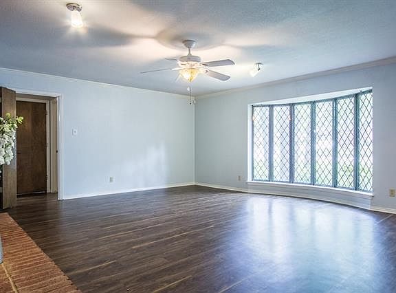 4th image of 2501 Oak Manor Ct