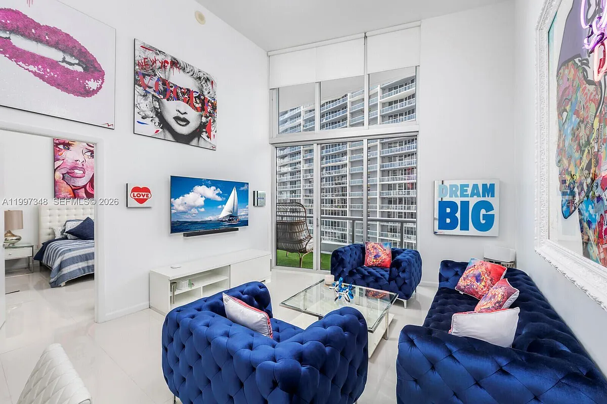 Building Photo - 475 Brickell Ave #2811