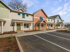 Floral East Apartment Homes