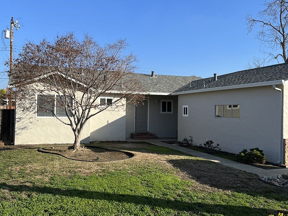 Front Sondra Way_01072022