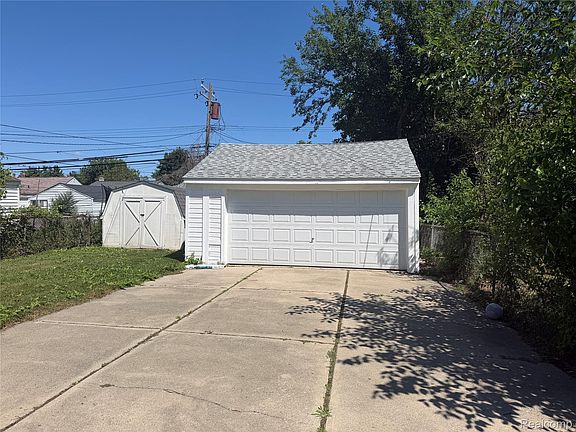 3rd image of 16767 Lincoln Ave
