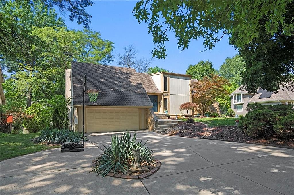 11946 Pennsylvania Ave, Kansas City, MO 64145 | Zillow