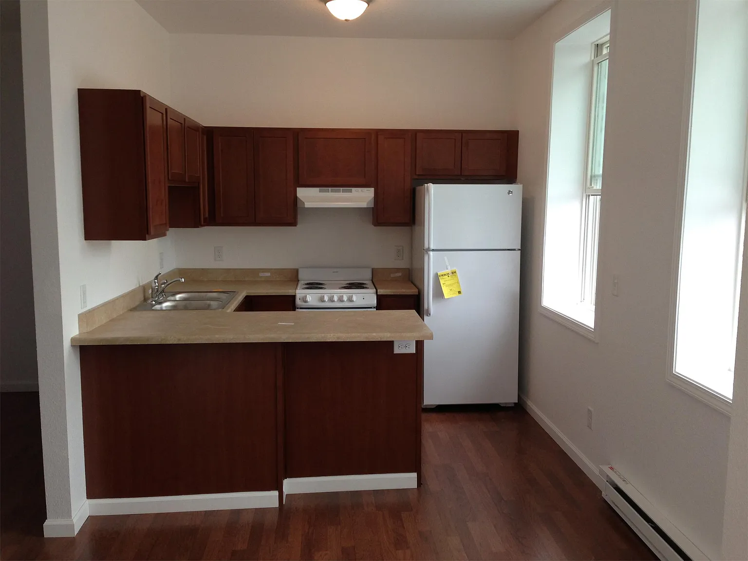 601 Main St APT C photo 1