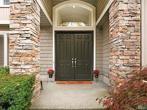 2nd image of 25812 NE 4th Pl