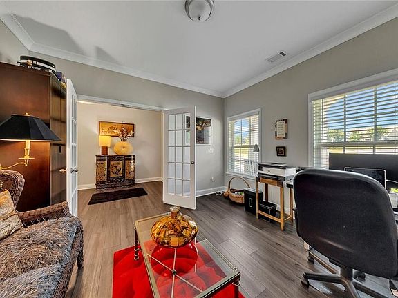 5th image of 816 Spruce Ave