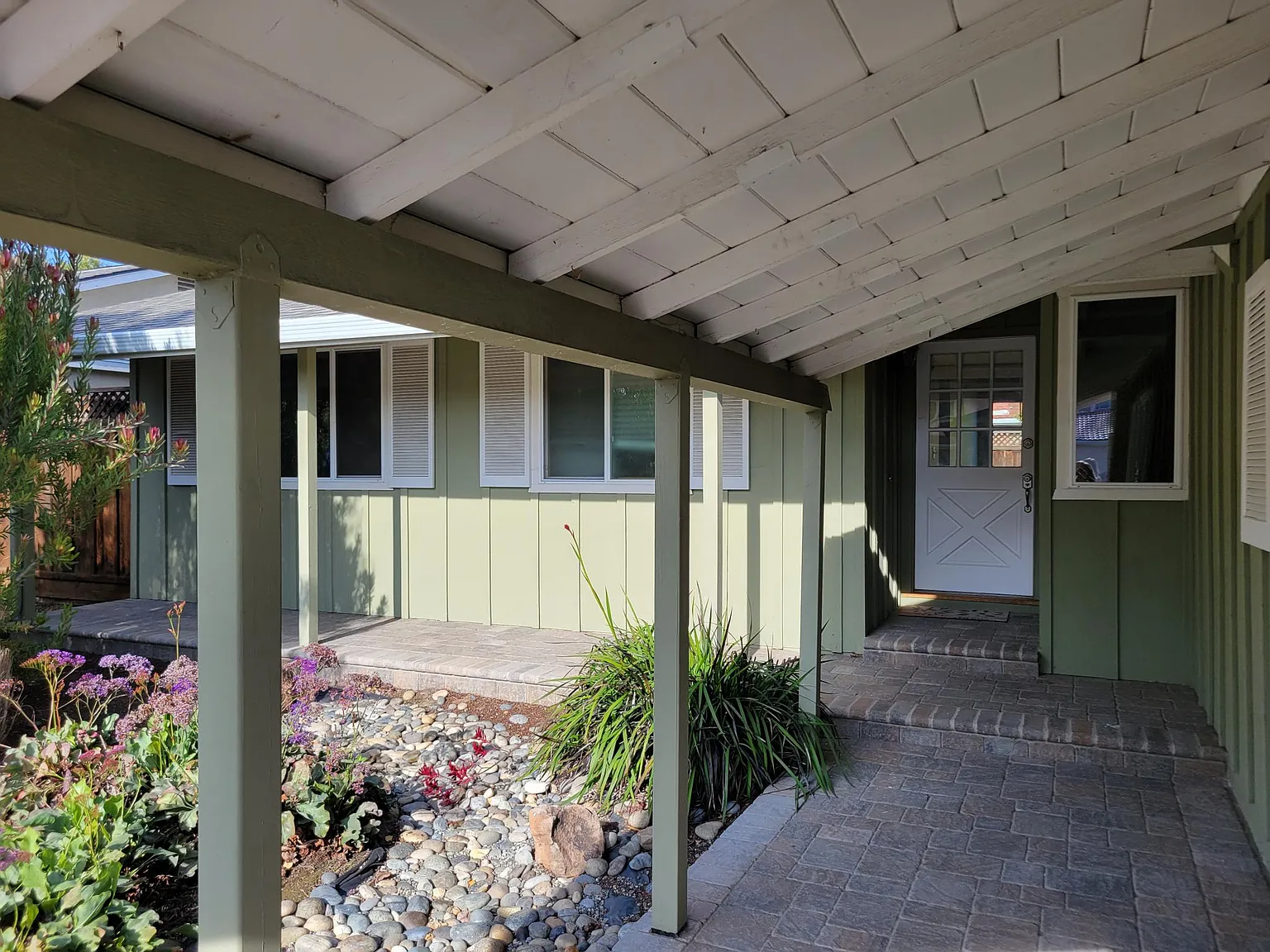 3 bed, 1296 sqft, $5,300 — Photo 3