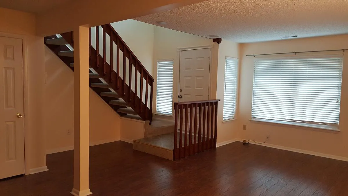 3 bed, 2.5 bath, 1541 sqft, $2,400 — Photo 3