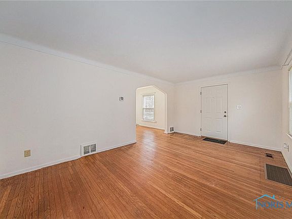 5th image of 4309 Lyman Ave