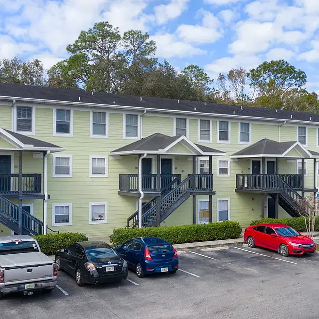 Summerset Apartments — Photo 2