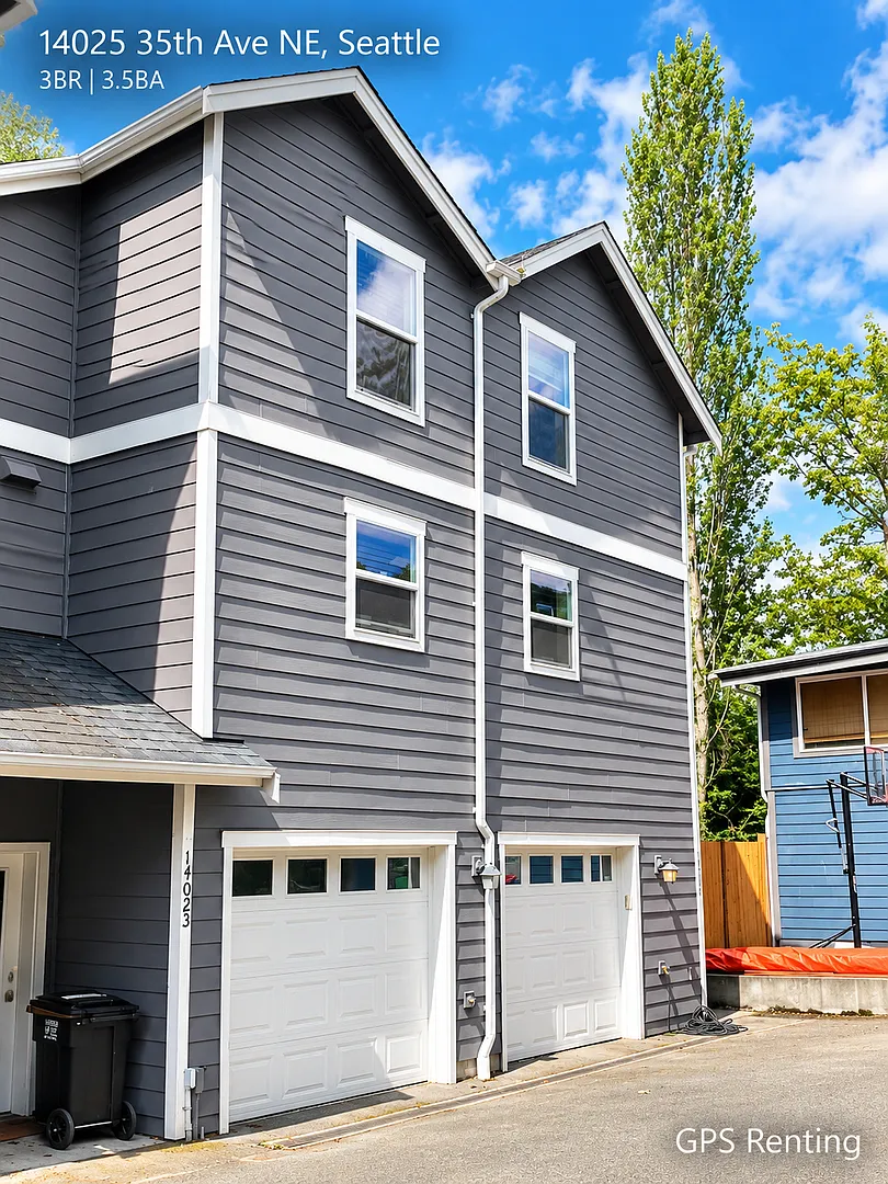 End-Unit 3-Bedroom, 3.5-Bathroom Townhome in Lake City — Photo 1