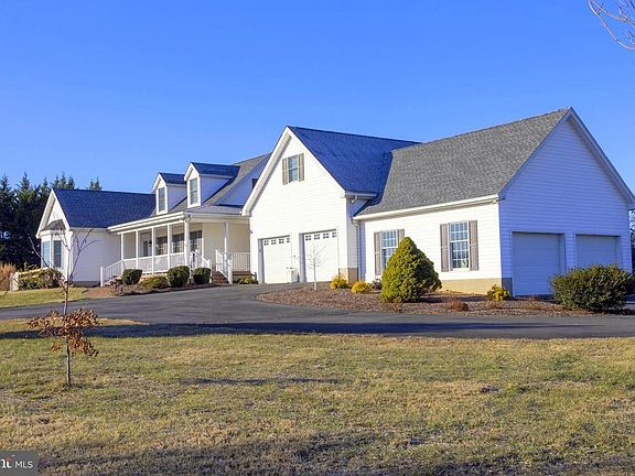3rd image of 119 Rolling Green Ln