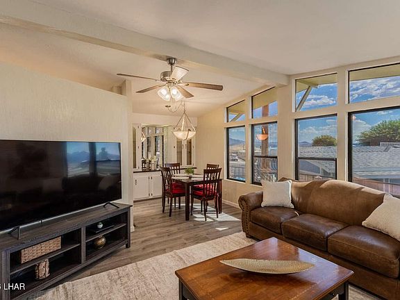 3rd image of 3040 N Lake Cir