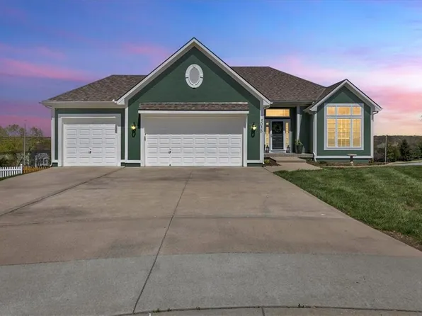 3056 SW Gentry Ct, Lees Summit, MO 64081