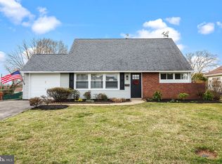 45 Quaker Hill Rd, Levittown, PA 19057