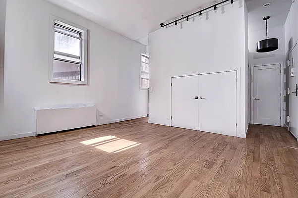 Rented by Urbane Brokerage | media 8