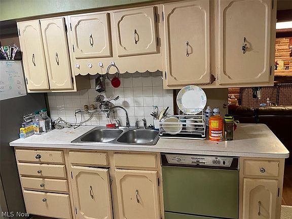 5th image of 7128 Thorncliffe Blvd