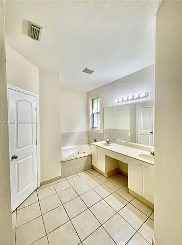 8514 NW 111th Ct — Photo 6