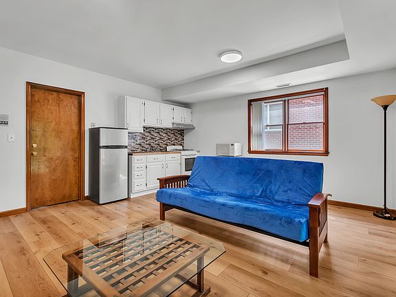 2nd image of 9 Bronxville Ln