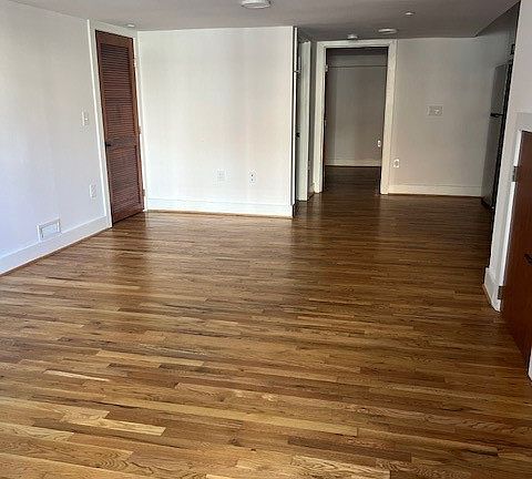 3rd image of 210 E Grace St #101