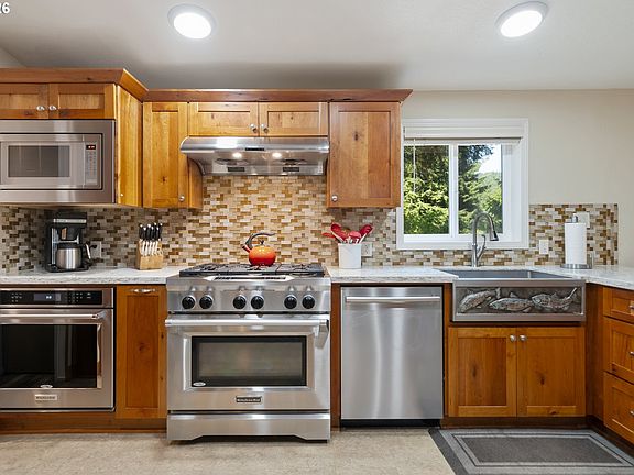 2nd image of 1093 S Grayling St