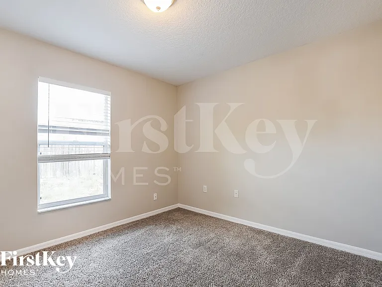 1564 Deerfield Ave — Photo 16