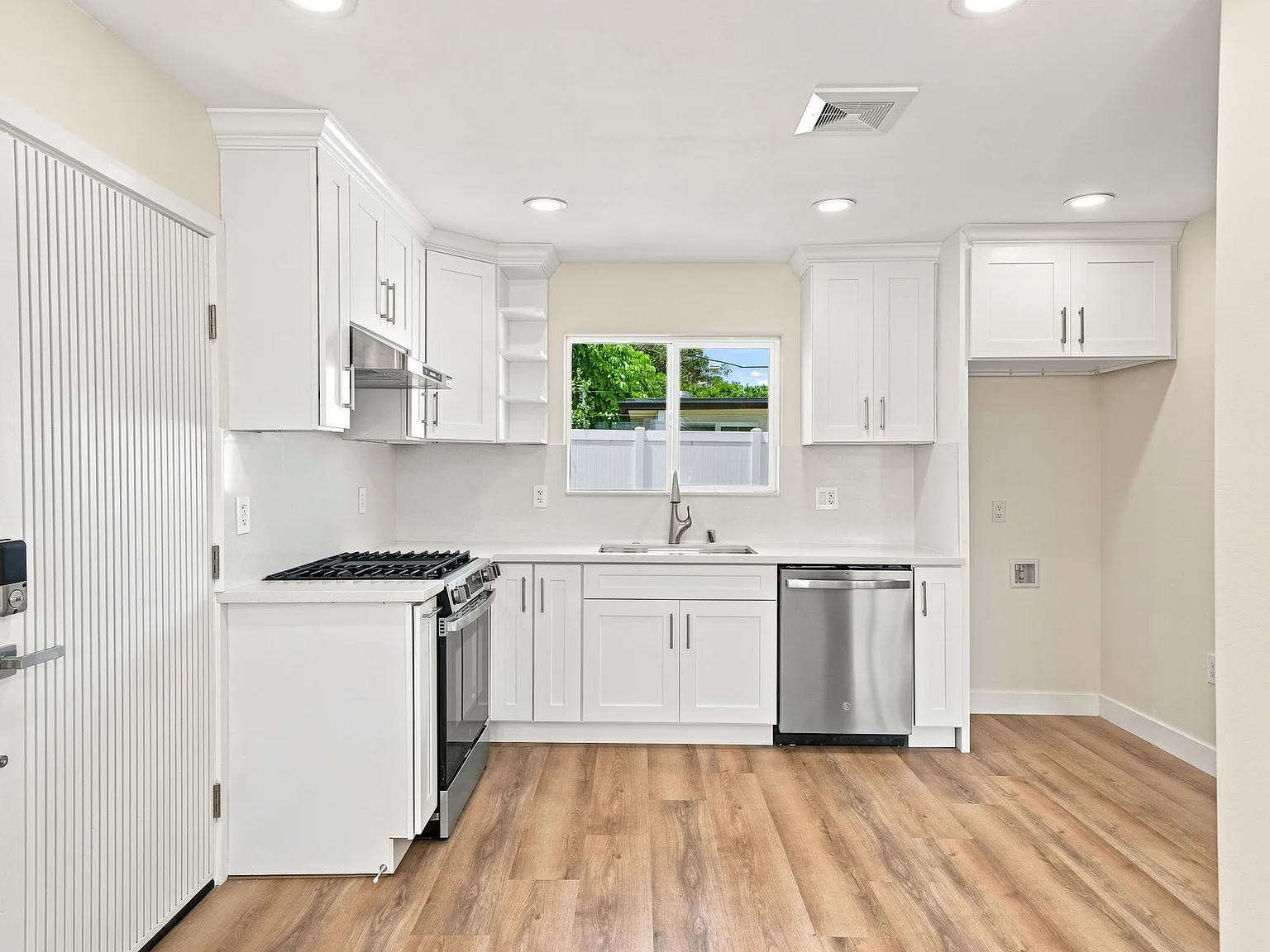1 bed, 457 sqft, $1,900 — Photo 1