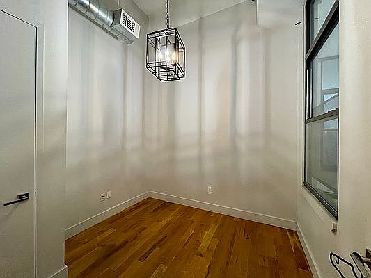 4th image of 372 Kosciuszko St #144
