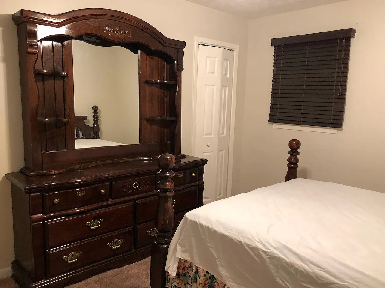 5 bed, 1750 sqft, $1,700 — Photo 2