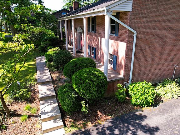 2nd image of 217 Thornwood Dr