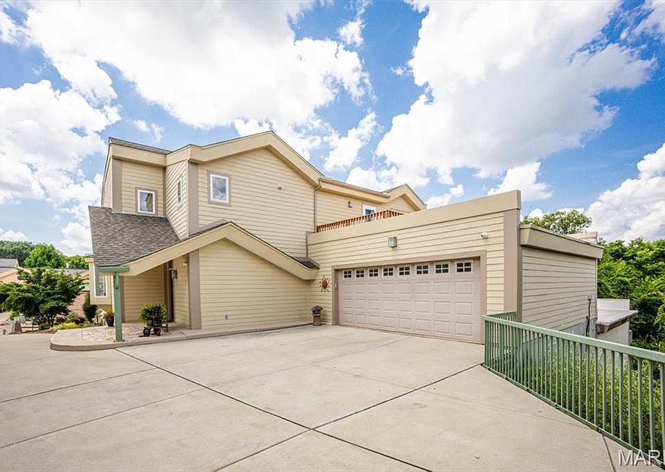 1st image of 1525 Sommet Pl