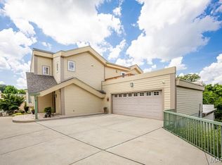 1525 Sommet Pl, Saint Louis, MO 63122
