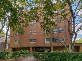 612 Mulford St APT 203, Evanston, IL 60202