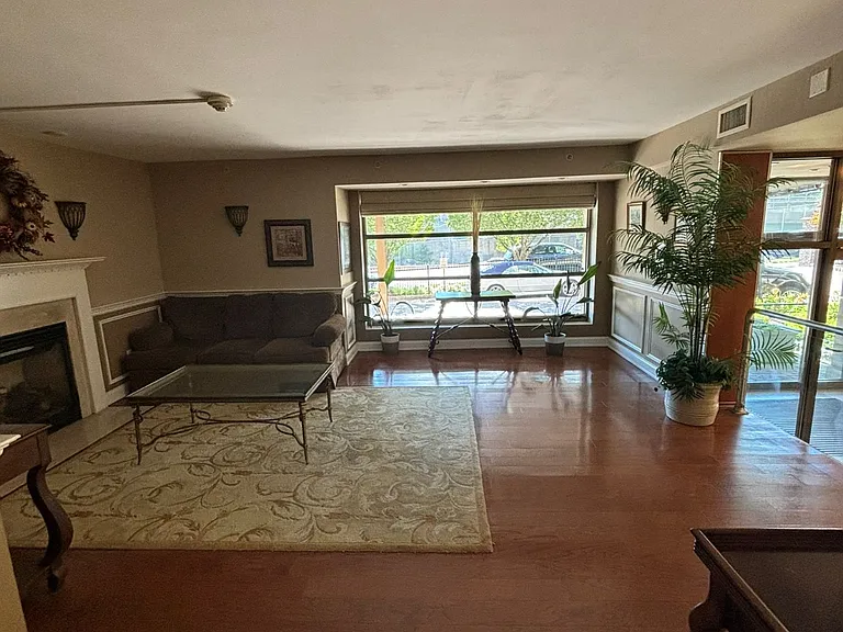 60 Parkway Dr E #15A — Photo 31