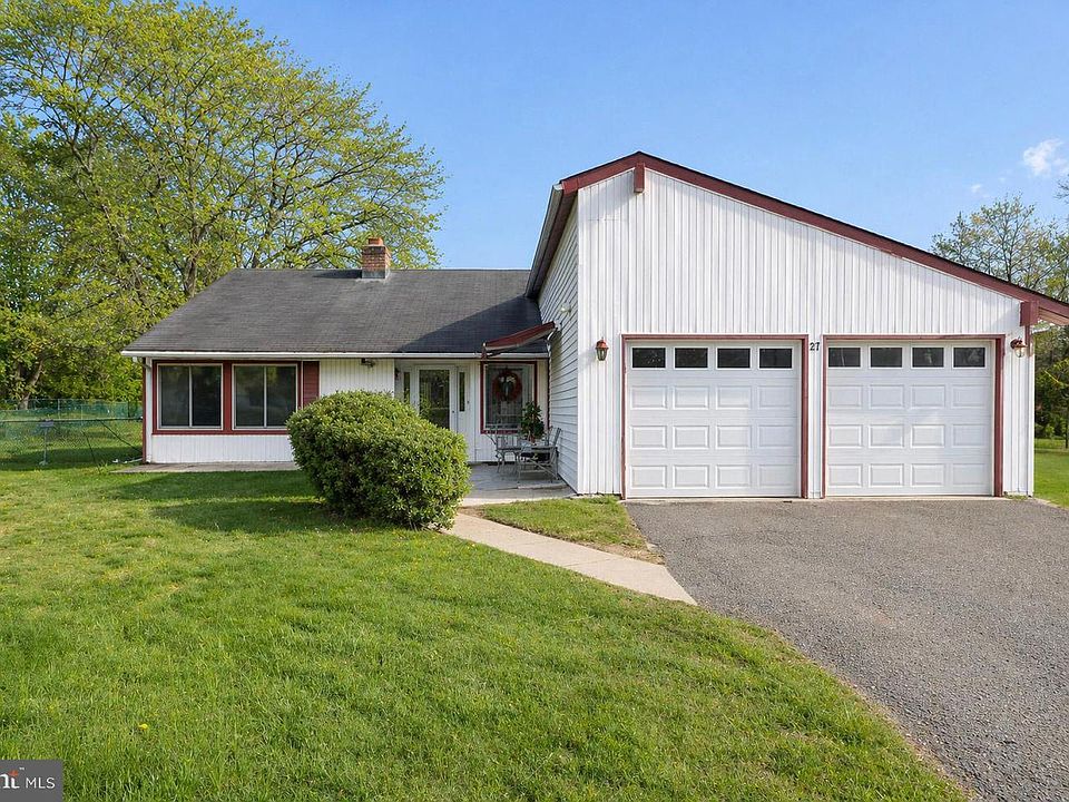 2nd image of 37 Pinewood Ln