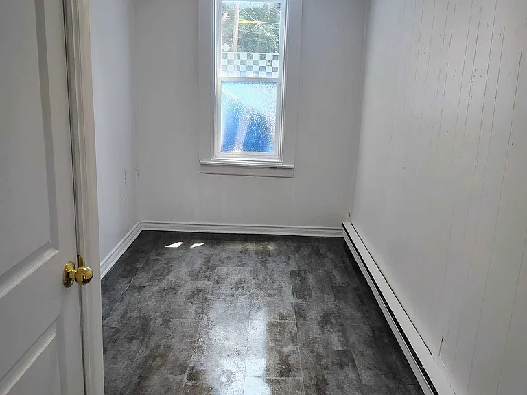 494 Somerset St — Photo 5